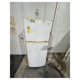 WHITE WHIRLPOOL REFRIGERATOR/FREEZER (APARTMENT SI