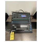 ALLEN & HEATH QU16 MIXING BOARD (LIKE NEW)