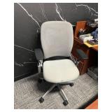 GRAY ROLLING OFFICE CHAIR