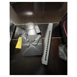 ASSORTED PIECES - 1- NETGEAR SWITCH / 1- TP LINK R