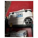 IGLOO COOLER ON WHEELS - 90QT