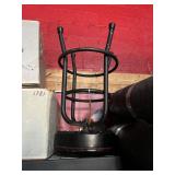 SWIVEL TOP STOOL