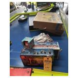 ASSORTED TOYS - 1- STAR WARS PUZZLE / 1- HESS TRUC