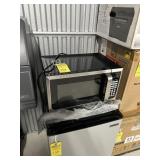 HAMILTON BEACH STAINLESS STEEL / BLACK MICROWAVE