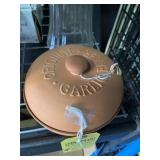 ASSORTED - 1- GARLIC ROASTER / 3- VASES / 1- DECOR