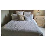 QUEEN BEDDING