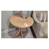 COCKTAIL TABLE