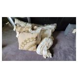 7PC PILLOWS & BLANKET