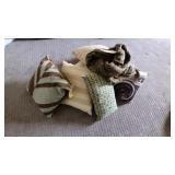 7PC PILLOWS & BLANKET