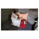 5PC PILLOWS & BLANKET