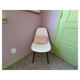 ACCENT CHAIR