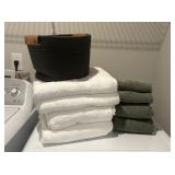 9PC BATHROOM ITEMS