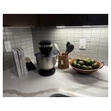 ASSORTED KITCHEN ITEMS