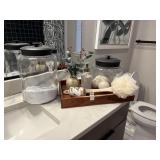 ASSORTED BATHROOM ITEMS