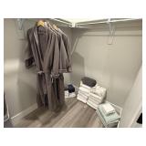 ASSORTED BATHROOM ITEMS