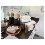 ASSORTED BATHROOM ITEMS