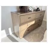 2PC DRESSER & NIGHTSTAND