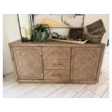 SIDEBOARD