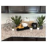 ASSORTED KITCHEN ITEMS