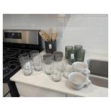 19PC ASSORTED DINNERWARE