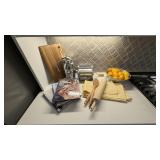 ASSORTED KITCHEN ITEMS