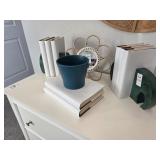 ASSORTED Dï¿½COR ITEMS