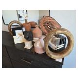 ASSORTED Dï¿½COR ITEMS