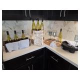 ASSORTED KITCHEN ITEMS