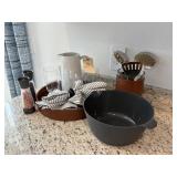 ASSORTED KITCHEN ITEMS