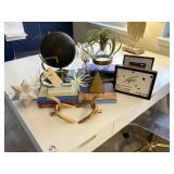 ASSORTED DÉCOR ITEMS