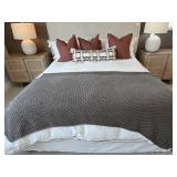 9PC KING BEDDING ITEMS