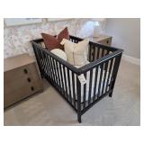 5PC CRIB W/BEDDING ITEMS