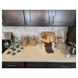 ASSORTED KITCHEN ITEMS