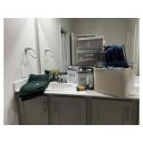 ASSORTED BATHROOM ITEMS