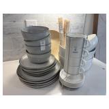 ASSORTED KITCHEN ITEMS