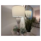 ASSORTED TABLE DÉCOR