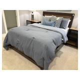 10PC FULL BEDDING W/PILLOWS