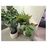 ASSORTED DÉCOR ITEMS