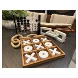 ASSORTED DECORATIVE ITEMS