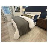 10PC KING BEDDING W/PILLOWS