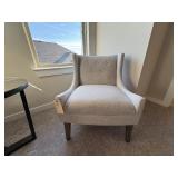 ACCENT CHAIR
