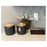 4PC ASSORTED KITCHEN ITEMS
