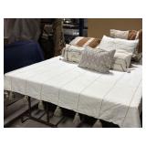 7PC QUEEN BEDDING