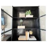 ASSORTED DÉCOR ITEMS