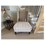 ACCENT CHAIR