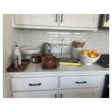 12PC ASSORTED KITCHEN ITEMS