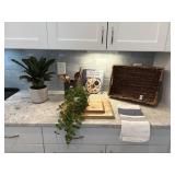 ASSORTED KITCHEN ITEMS