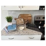 ASSORTED KITCHEN ITEMS