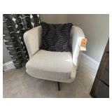 BARREL CHAIR W/PILLOW