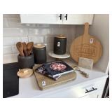 ASSORTED KITCHEN ITEMS